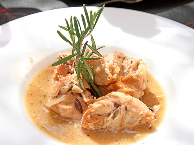 Pollo en salsa de almendras